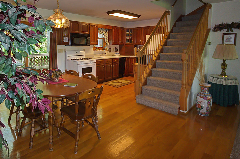 Lakewood Cottage by Venture in Real Estate