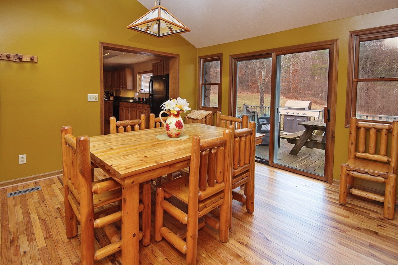 Hemlock Log Cabins - Hocking Hills Cottages and Cabins